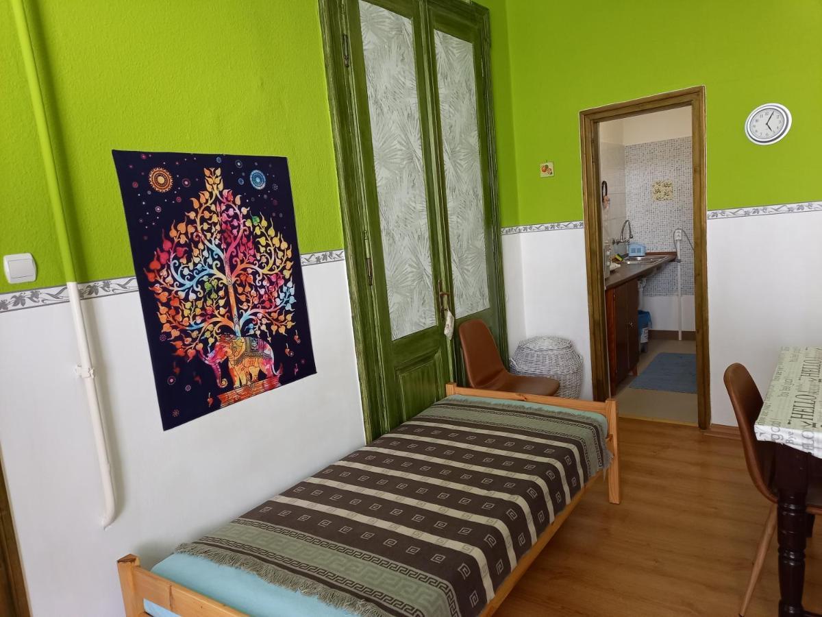 Gabor Vendeghaz Appartement Eger Buitenkant foto
