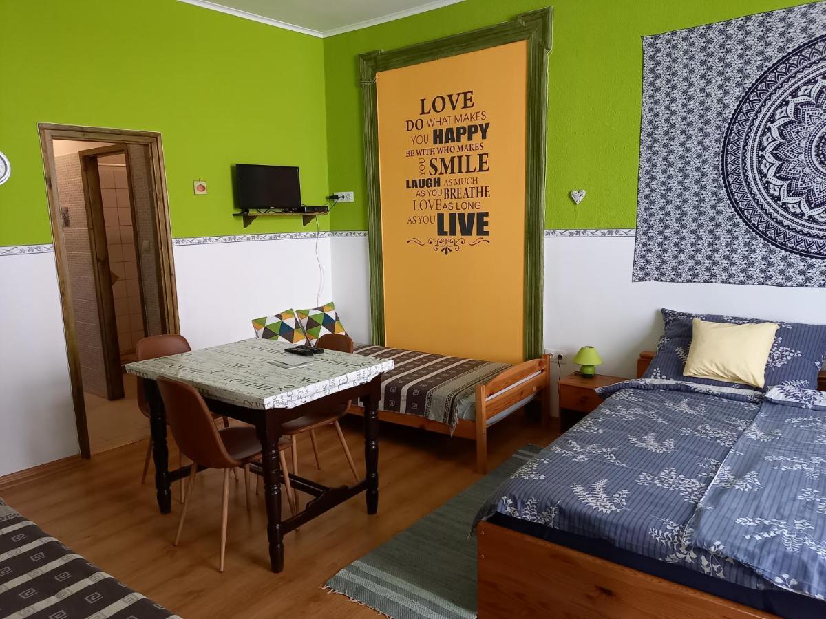 Gabor Vendeghaz Appartement Eger Buitenkant foto