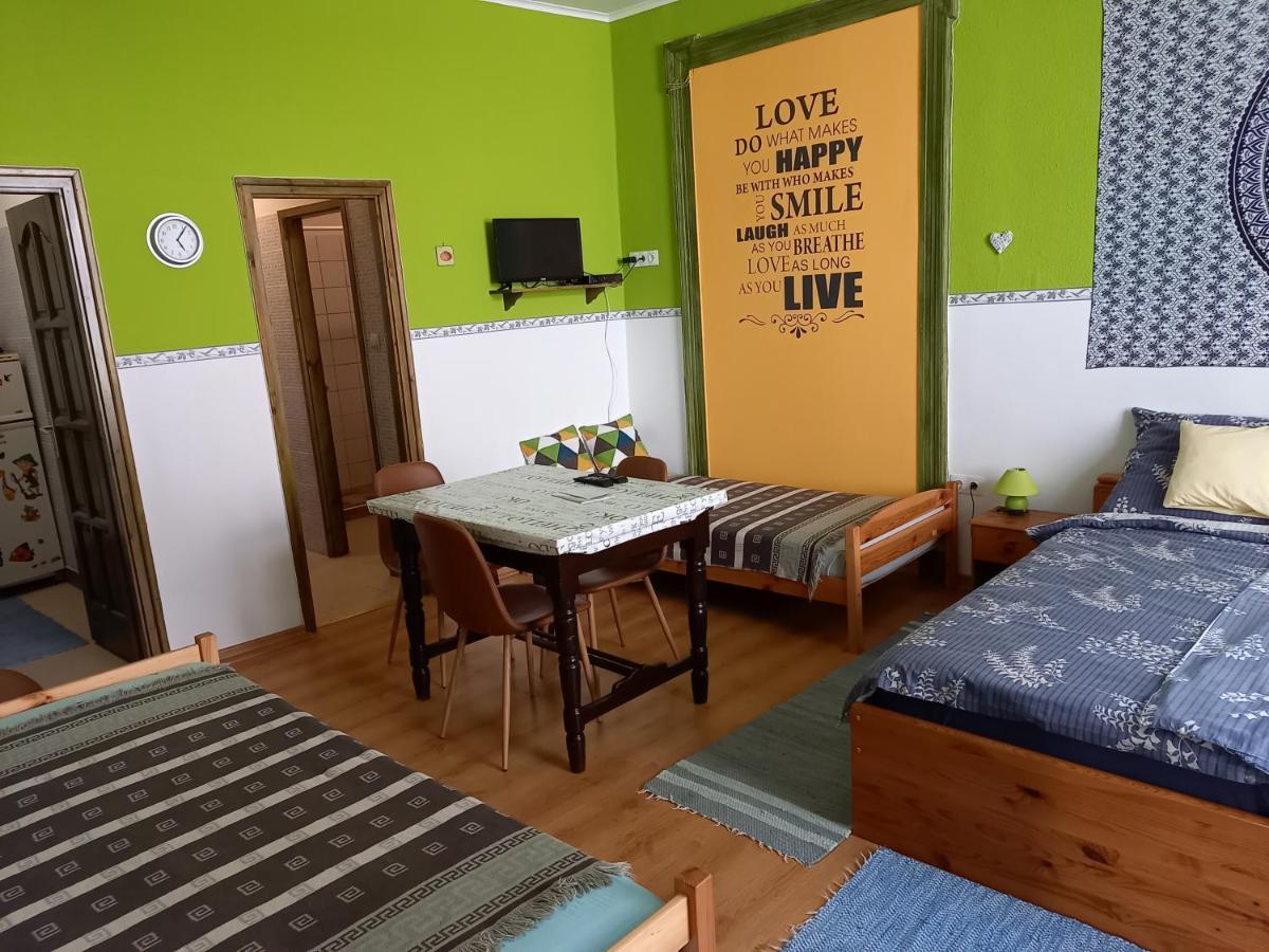 Gabor Vendeghaz Appartement Eger Buitenkant foto